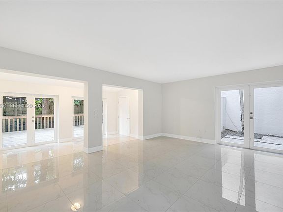 3rd image of 3056 Shipping Ave #2