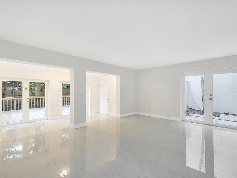 3056 Shipping Ave #2 — Photo 3