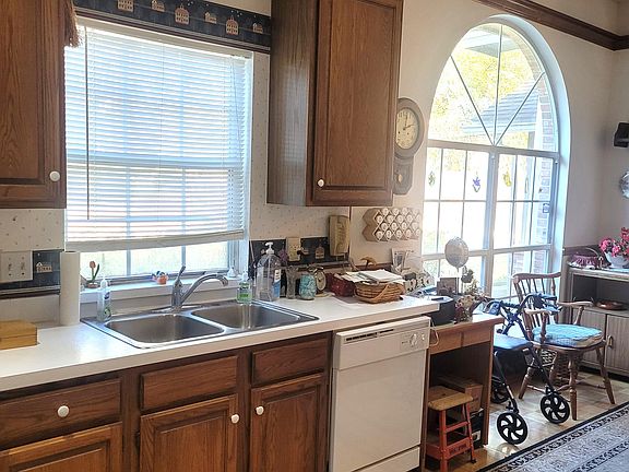 4th image of 6628 POTTSBURG Drive