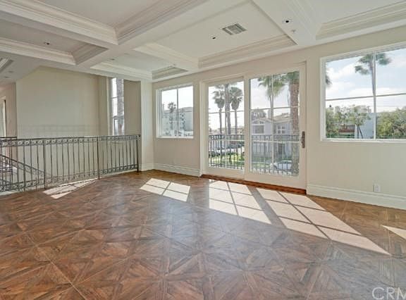 4th image of 816 S Catalina Ave