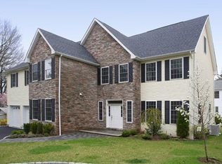 8 Alice Pl, Bergenfield, NJ 07621