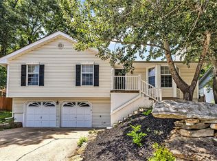 1504 NE Auburn Dr, Lees Summit, MO 64086
