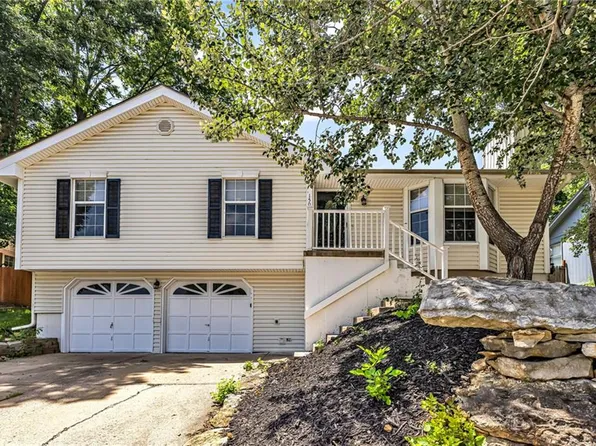 1504 NE Auburn Dr, Lees Summit, MO 64086