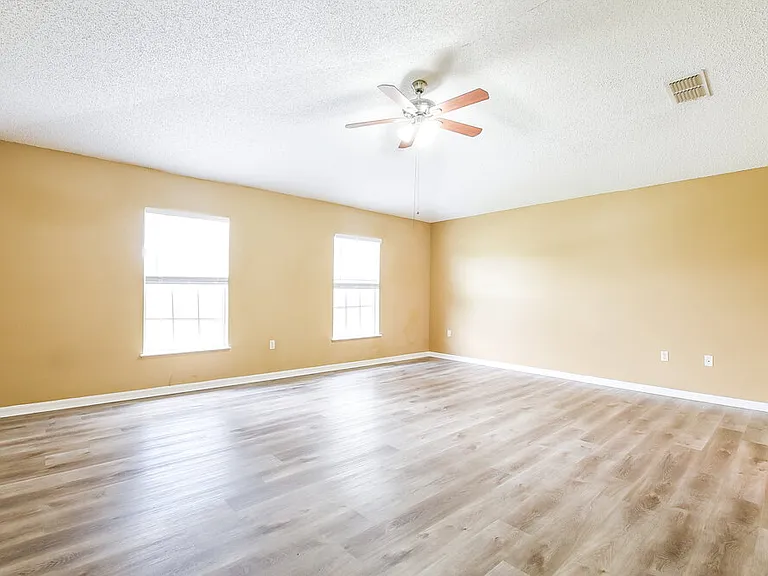 2047 Galahad Dr — Photo 9