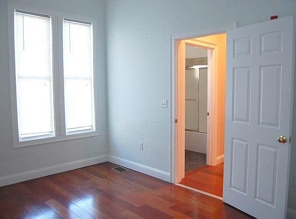 5th image of 389 Angell St APT 1
