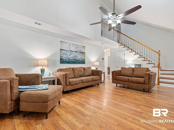 3rd image of 102 Tomrick Cir