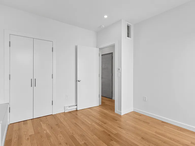 64 Greenwich Ave #2 — Photo 7