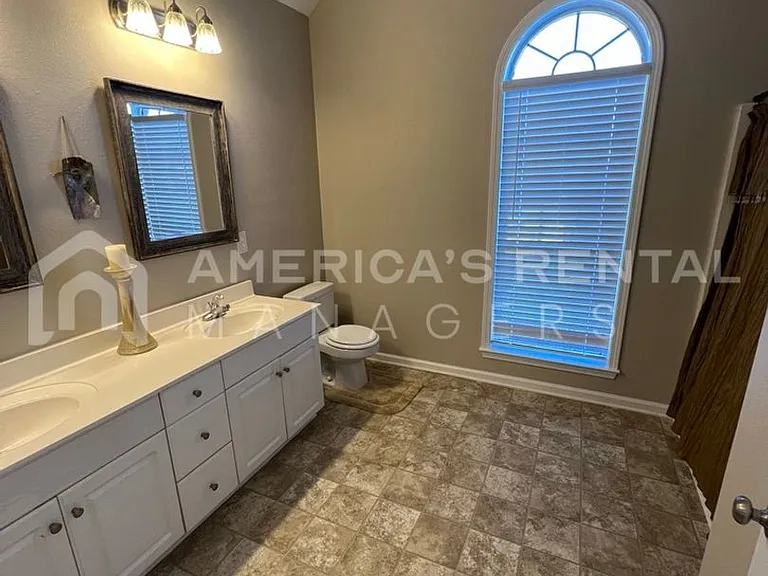 141 Flagstone Ln — Photo 11