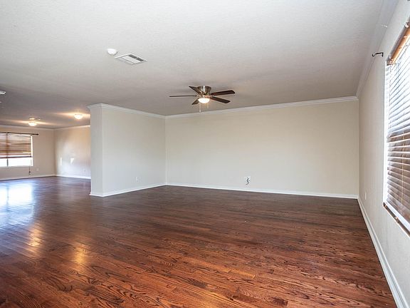 3rd image of 817 Green Heath Ave