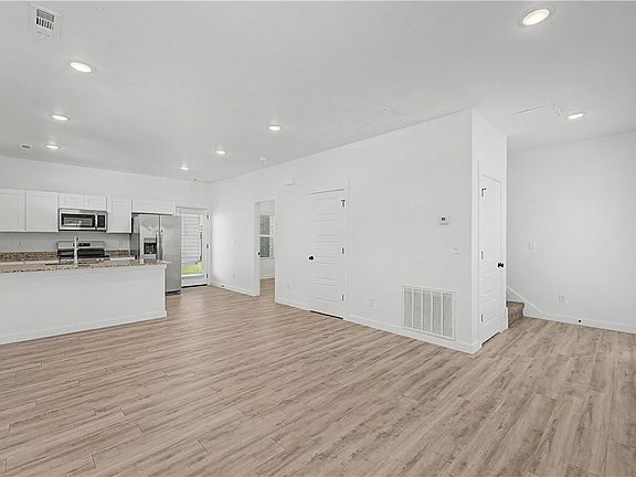 4th image of 890 Tennessee Ave