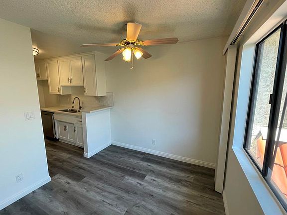 4th image of 11825 Magnolia Blvd