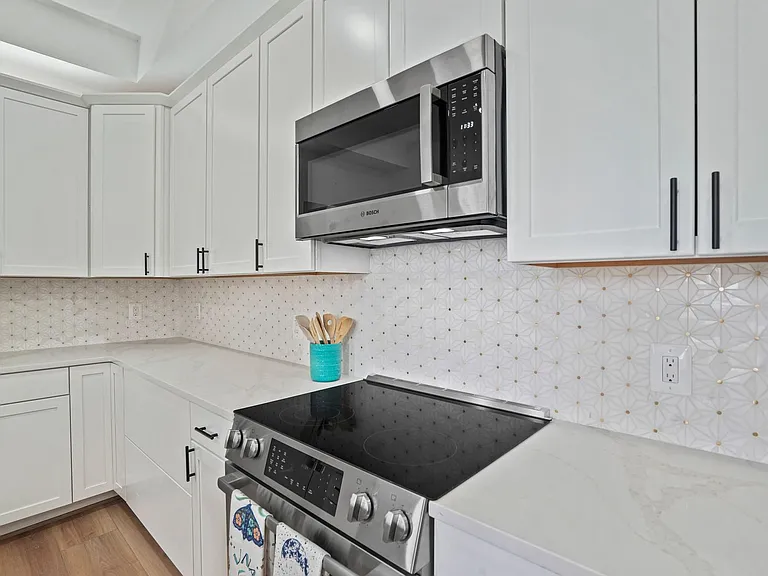 235 F St NE — Photo 34