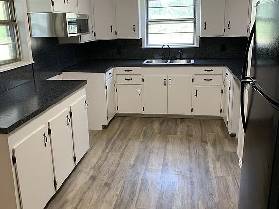 2nd image of 307 Park St