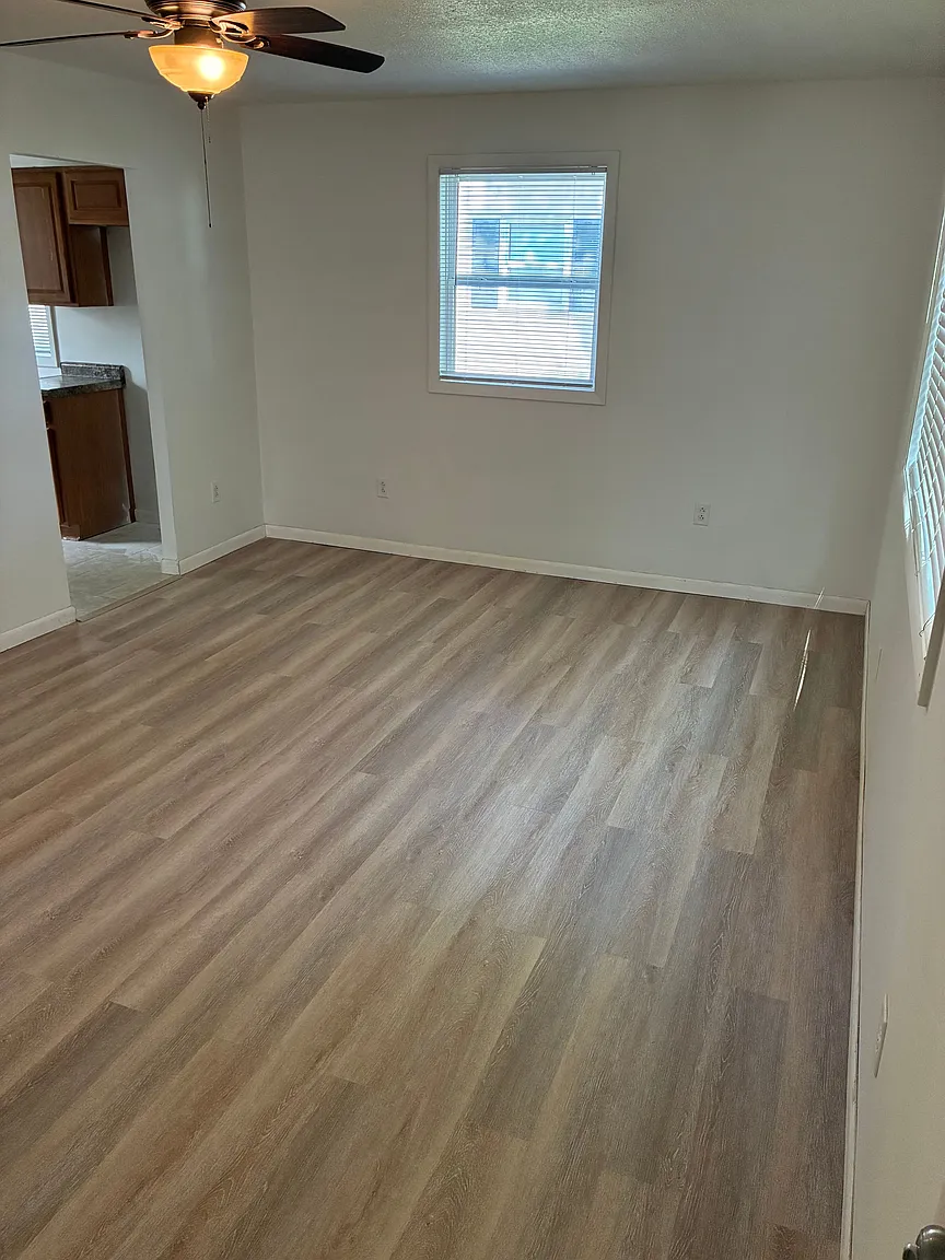 1106 E Delaware Ave photo 1