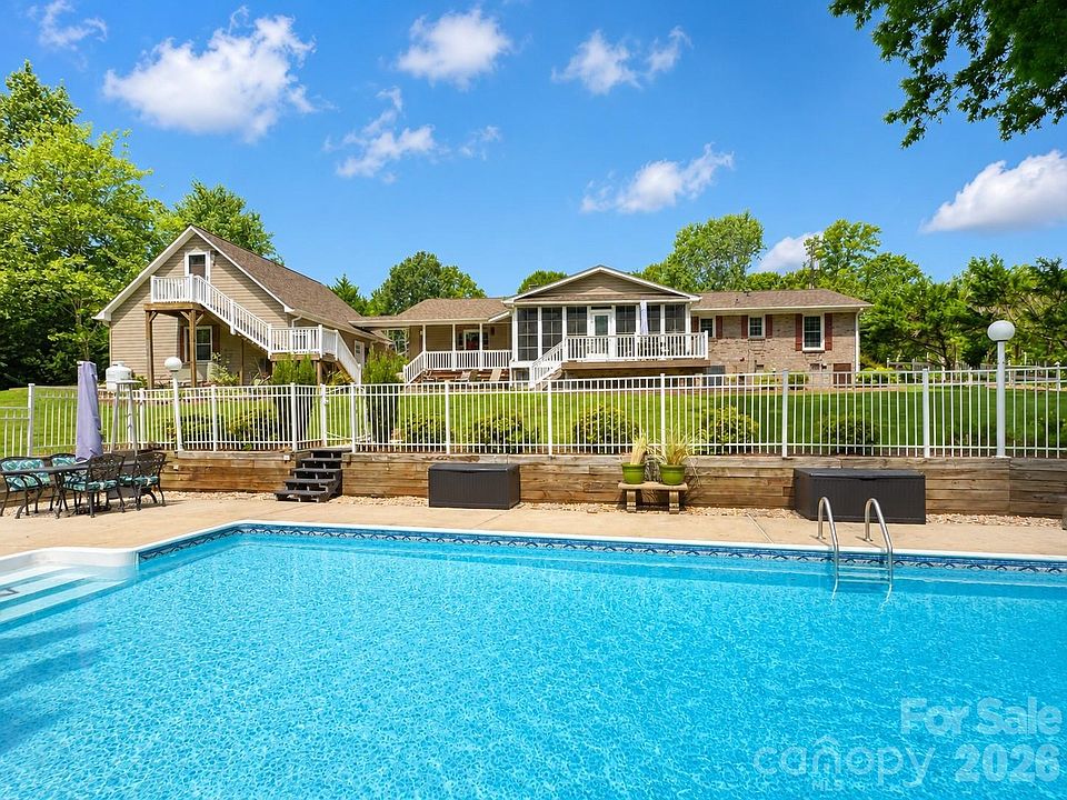 1st image of 107 Mistywood Dr