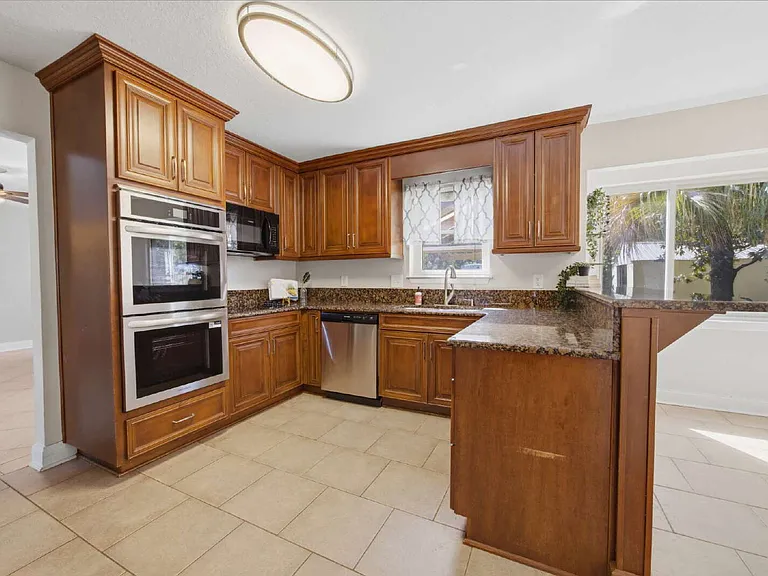 157 Country Club Rd — Photo 16