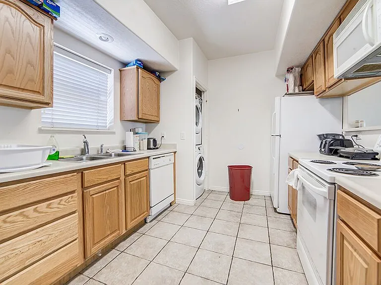 51 E 600 N #402 — Photo 5