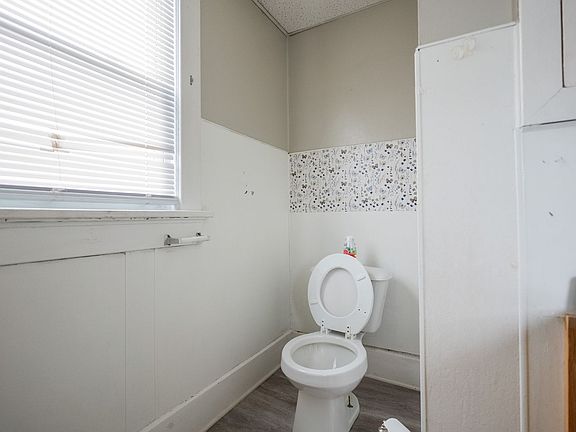 5th image of 1022 19th St NW #2