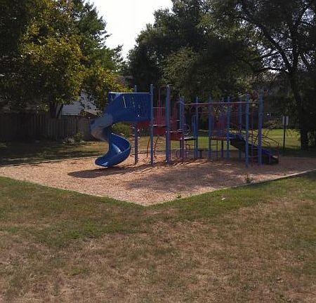 2nd image of 118 Sandalwood Ct