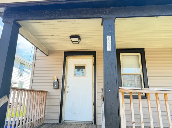 251 S Sycamore St, Ravenna, OH 44266