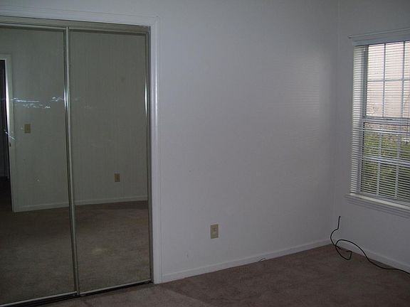 5th image of 719 Bragg Dr APT D