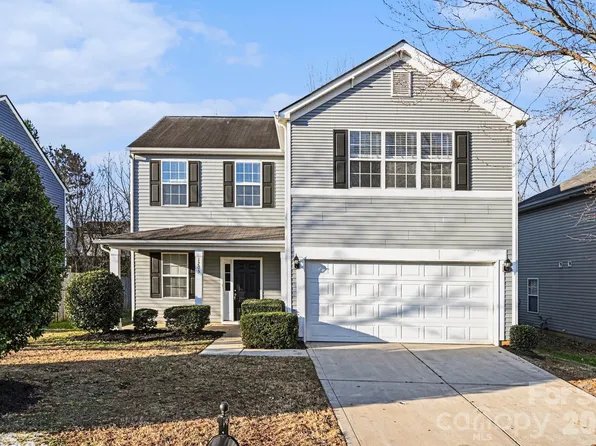 1205 Jordans Pond Ln, Charlotte, NC 28214