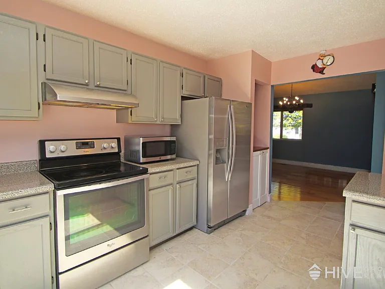 1041 Oak View Ct — Photo 6
