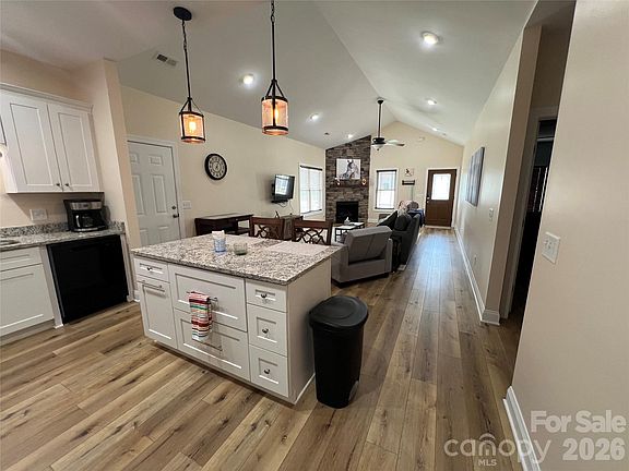 4th image of 162 Red Oak Dr