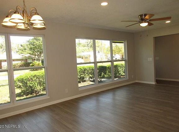 5th image of 1084 Grove Park Dr S