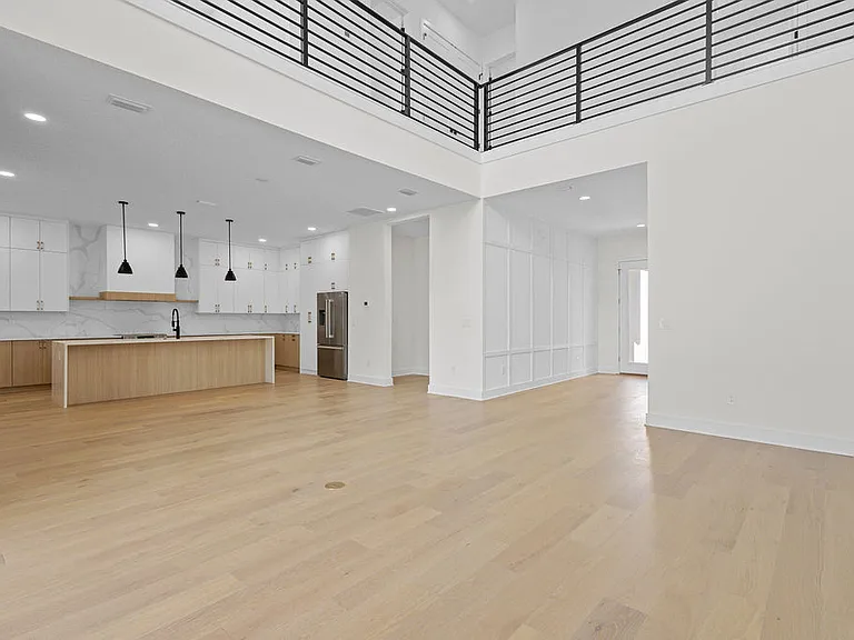 3202 W La Salle St — Photo 29
