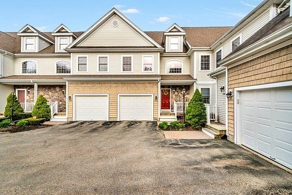 1st image of 210 Regency Ln #210