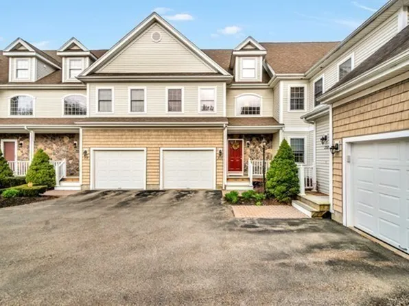 210 Regency Ln #210, Abington, MA 02351