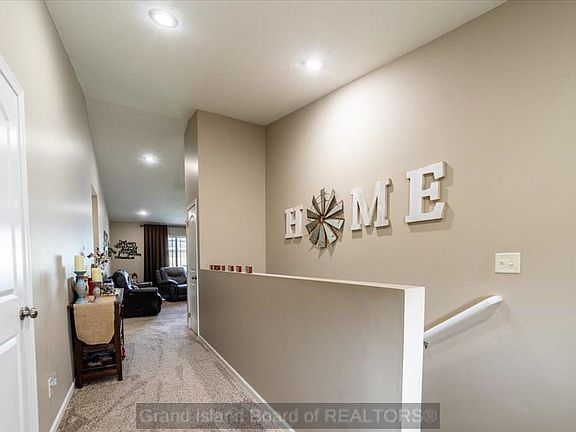 3rd image of 308 Orchardgrass Dr