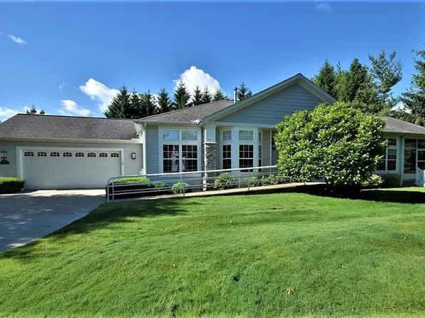 16 Orchard Cir #97, Chagrin Falls, OH 44022