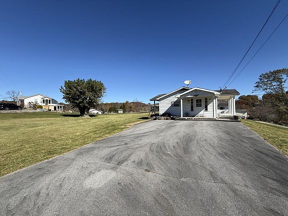3rd image of 220 Gillespie Rd