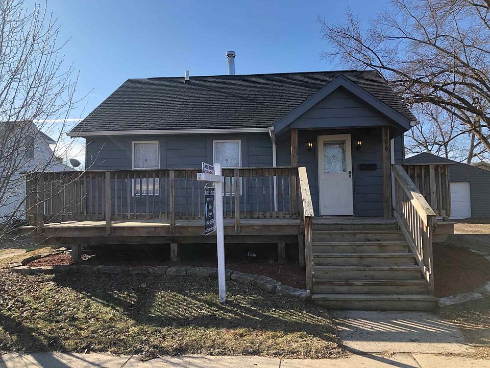 1st image of 709 E 10th St