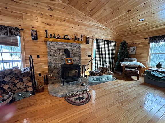 4th image of 40 Durgin Farm Road