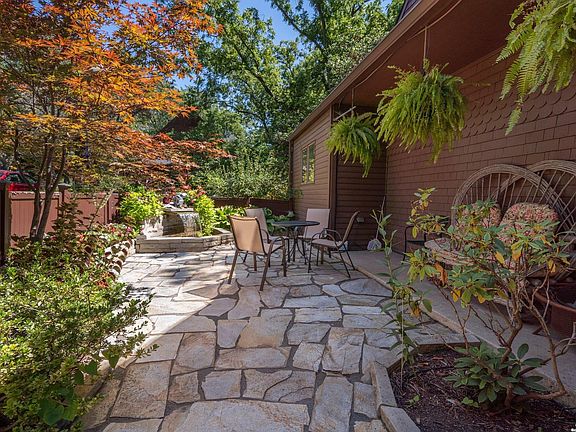 3rd image of 1321 Raintree Pl