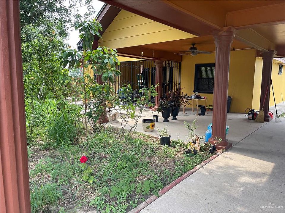 2nd image of 405 Lucas Ct