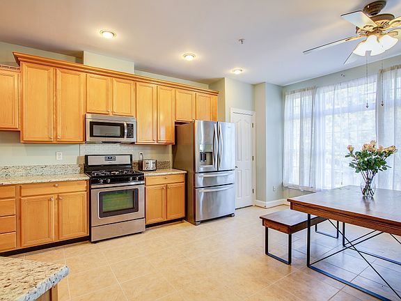 5th image of 4828 Waltonshire Cir