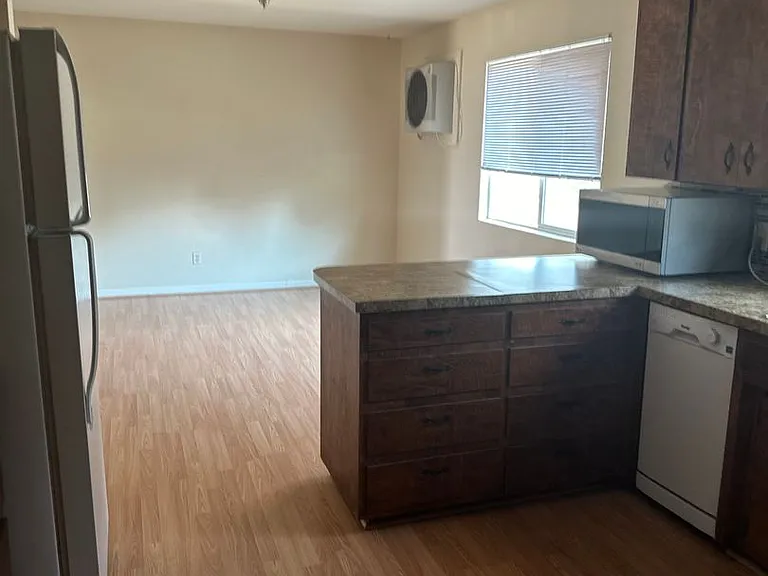 405 W Hazel St — Photo 14