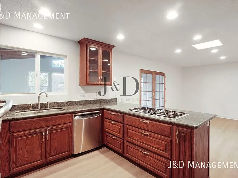 151 Bonita Pl — Photo 5