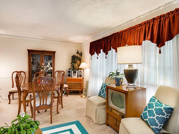 2nd image of 3210 Thrasher Cir