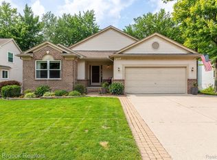 3304 Hickory Dr, Orion, MI
