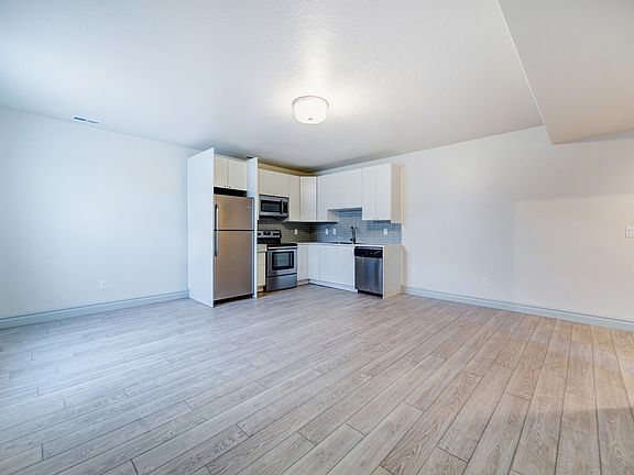 3rd image of 11036 S Albion Pass Ct