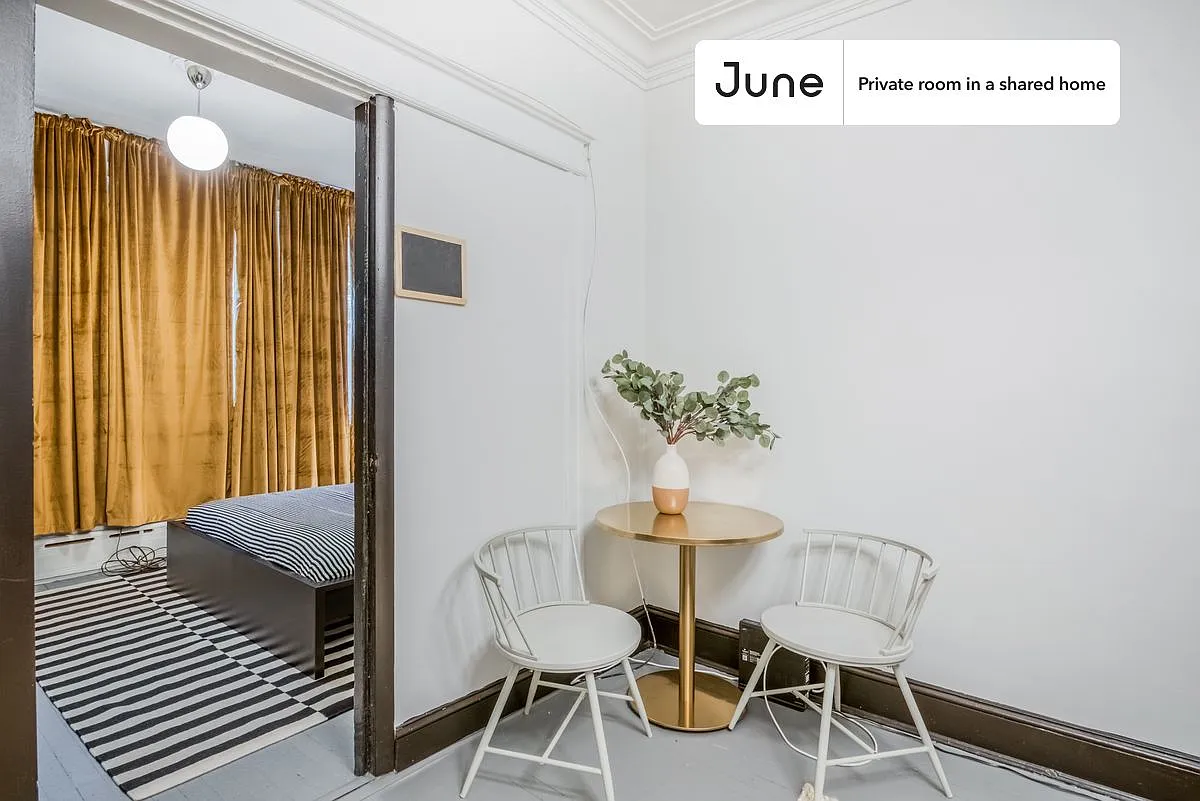 Full bedroom in 5 bed/2 bath home in Woodley Park #226 A — Photo 4