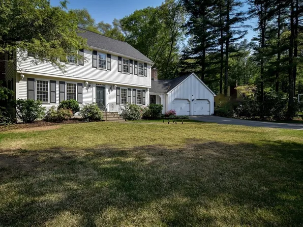 15 Juniper Ln, Dover, MA 02030