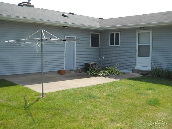 3rd image of 3399 Wintergreen Dr W