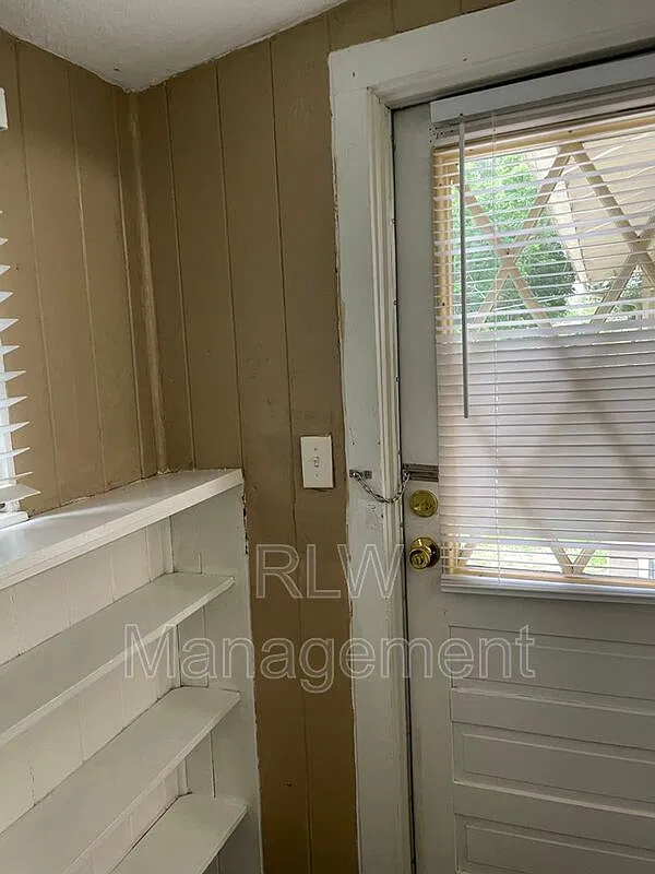 3 bed, 1.0 bath, 1258 sqft, $1,425 — Photo 4