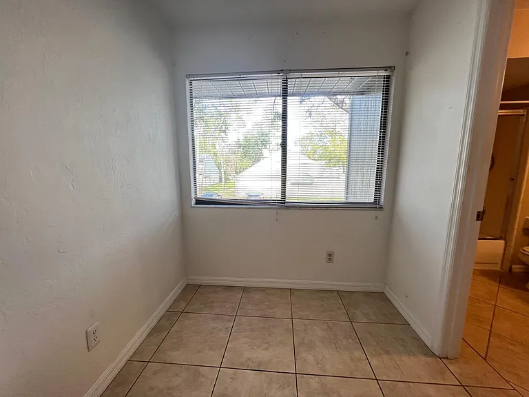 7200 SW 8th Ave #D22 — Photo 8